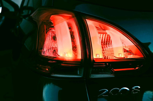 Peugeot 2008 cena 44500 przebieg: 112000, rok produkcji 2016 z Trzebinia małe 704